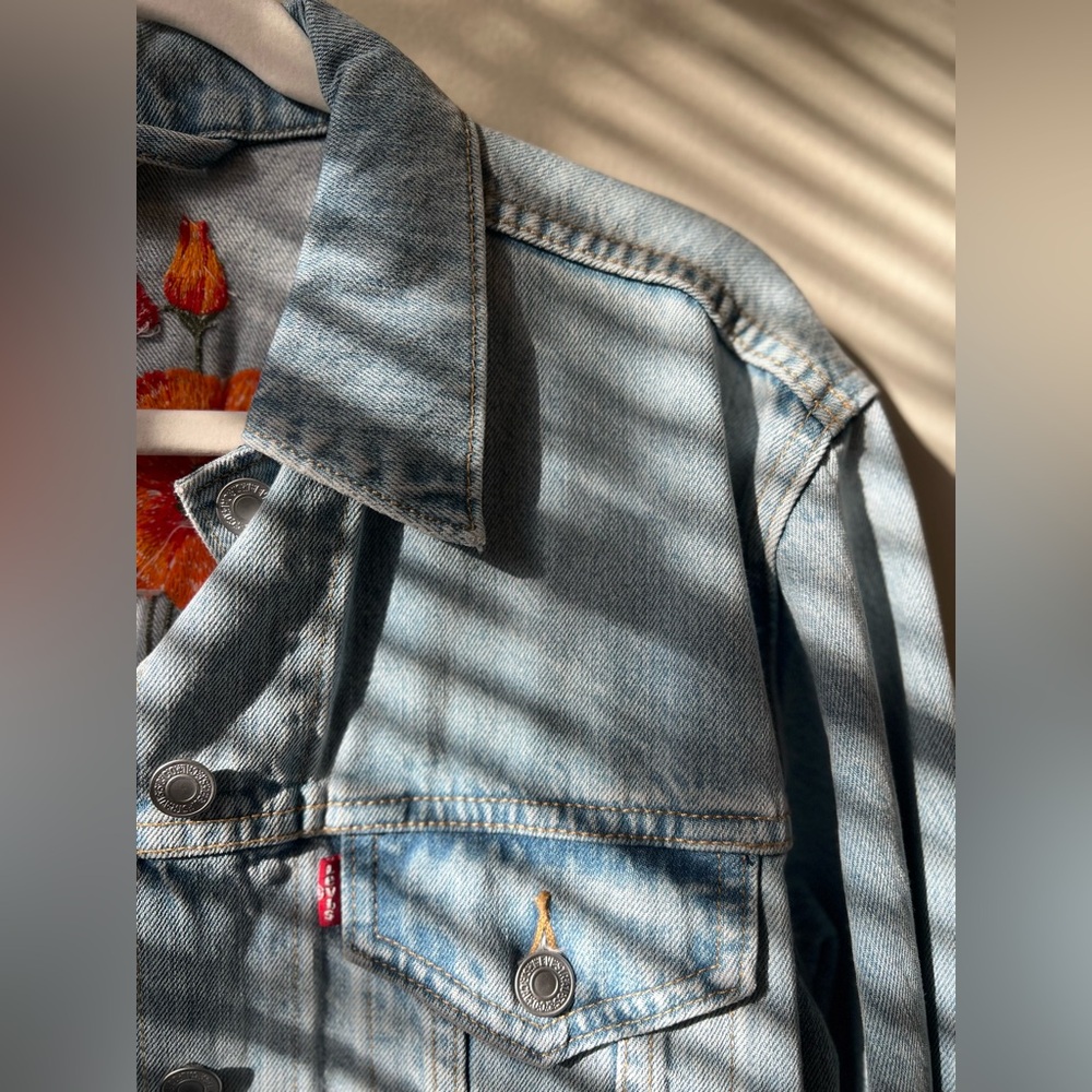 Levi's Denim Jacket with Floral Embroidery - Picture 6 of 15